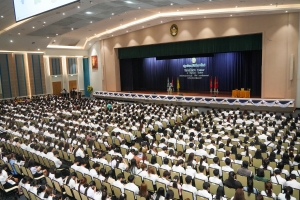 อธิการบดี มรภ.เทพสตรี นำทีมผู้บริหาร คณาจารย์ บุคลากร และนักศึกษา ร่วมต้อนรับนักศึกษาใหม่ในพิธีปฐมนิเทศนักศึกษาภาคปกติ ประจำปีการศึกษา 2568