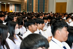 อธิการบดี มรภ.เทพสตรี นำทีมผู้บริหาร คณาจารย์ บุคลากร และนักศึกษา ร่วมต้อนรับนักศึกษาใหม่ในพิธีปฐมนิเทศนักศึกษาภาคปกติ ประจำปีการศึกษา 2568