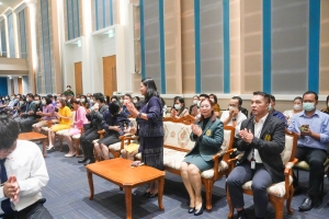 อธิการบดี มรภ.เทพสตรี นำทีมผู้บริหาร คณาจารย์ บุคลากร และนักศึกษา ร่วมต้อนรับนักศึกษาใหม่ในพิธีปฐมนิเทศนักศึกษาภาคปกติ ประจำปีการศึกษา 2568