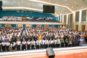 อธิการบดี มรภ.เทพสตรี นำทีมผู้บริหาร คณาจารย์ บุคลากร และนักศึกษา ร่วมต้อนรับนักศึกษาใหม่ในพิธีปฐมนิเทศนักศึกษาภาคปกติ ประจำปีการศึกษา 2568