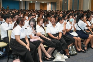 อธิการบดี มรภ.เทพสตรี นำทีมผู้บริหาร คณาจารย์ บุคลากร และนักศึกษา ร่วมต้อนรับนักศึกษาใหม่ในพิธีปฐมนิเทศนักศึกษาภาคปกติ ประจำปีการศึกษา 2568