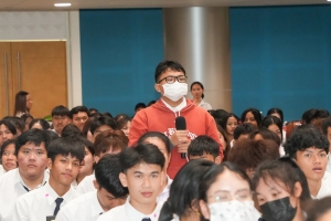 อธิการบดี มรภ.เทพสตรี นำทีมผู้บริหาร คณาจารย์ บุคลากร และนักศึกษา ร่วมต้อนรับนักศึกษาใหม่ในพิธีปฐมนิเทศนักศึกษาภาคปกติ ประจำปีการศึกษา 2568