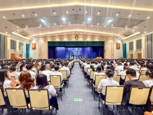 อธิการบดี มรภ.เทพสตรี นำทีมผู้บริหาร คณาจารย์ บุคลากร และนักศึกษา ร่วมต้อนรับนักศึกษาใหม่ในพิธีปฐมนิเทศนักศึกษาภาคปกติ ประจำปีการศึกษา 2568
