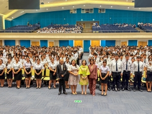อธิการบดี มรภ.เทพสตรี นำทีมผู้บริหาร คณาจารย์ บุคลากร และนักศึกษา ร่วมต้อนรับนักศึกษาใหม่ในพิธีปฐมนิเทศนักศึกษาภาคปกติ ประจำปีการศึกษา 2568