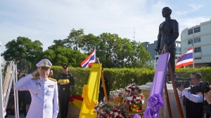 มรภ.เทพสตรี ร่วมพิธีวางพวงมาลาถวายราชสักการะวันคล้ายวันสวรรคต พระบาทสมเด็จพระปรเมนทรมหาอานันทมหิดล พระอัฐมรามาธิบดินทร