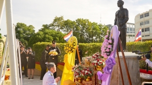 มรภ.เทพสตรี ร่วมพิธีวางพวงมาลาถวายราชสักการะวันคล้ายวันสวรรคต พระบาทสมเด็จพระปรเมนทรมหาอานันทมหิดล พระอัฐมรามาธิบดินทร