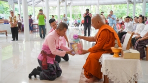 คณะวิทยาการจัดการ เป็นผู้แทน มรภ.เทพสตรี ร่วมโครงการ ผู้ว่าฯ พาแต่งไทย หิ้วปิ่นโตทำบุญ เกื้อกูลพระพุทธศาสนา รักษาสิ่งแวดล้อม จ.ลพบุรี ครั้งที่ 5