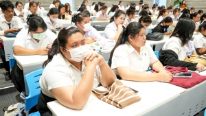 กองพัฒนานักศึกษาจัดประชุมชี้แจงขั้นตอนการลงนามในแบบยืนยันการกู้ยืมฯ ภาคการศึกษาที่ 1 ประจำปีการศึกษา 2568 สำหรับนักศึกษาชั้นปีที่ 2 - 4 กลุ่มผู้กู้ต่อเนื่อง