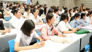 กองพัฒนานักศึกษาจัดประชุมชี้แจงขั้นตอนการลงนามในแบบยืนยันการกู้ยืมฯ ภาคการศึกษาที่ 1 ประจำปีการศึกษา 2568 สำหรับนักศึกษาชั้นปีที่ 2 - 4 กลุ่มผู้กู้ต่อเนื่อง