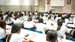 กองพัฒนานักศึกษาจัดประชุมชี้แจงขั้นตอนการลงนามในแบบยืนยันการกู้ยืมฯ ภาคการศึกษาที่ 1 ประจำปีการศึกษา 2568 สำหรับนักศึกษาชั้นปีที่ 2 - 4 กลุ่มผู้กู้ต่อเนื่อง