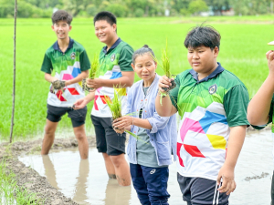 ศูนย์ส่งเสริมการจัดการศึกษาตามพระบรมราโชบาย มรภ.เทพสตรี จัดโครงการส่งเสริมการเรียนรู้เกษตรทฤษฎีใหม่เพื่อการส่งเสริมอาชีพ สำหรับนักศึกษา มรภ.เทพสตรี