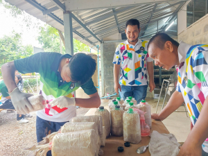 ศูนย์ส่งเสริมการจัดการศึกษาตามพระบรมราโชบาย มรภ.เทพสตรี จัดโครงการส่งเสริมการเรียนรู้เกษตรทฤษฎีใหม่เพื่อการส่งเสริมอาชีพ สำหรับนักศึกษา มรภ.เทพสตรี