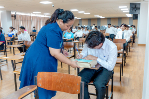 มรภ.เทพสตรี ในฐานะศูนย์ทดสอบประเมินสมรรถนะทางวิชาชีพครูฯ จัดทดสอบเพื่อขอรับใบอนุญาตประกอบวิชาชีพครู พร้อมกันกับสนามสอบทั่วประเทศ