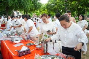 มรภ.เทพสตรี ร่วมพิธีทำบุญตักบาตรและฟังบรรยายธรรม โครงการร้อยใจไทย สืบสานราชธรรม ทั้งแผ่นดิน