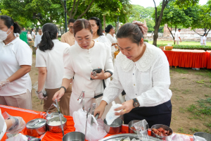 มรภ.เทพสตรี ร่วมพิธีทำบุญตักบาตรและฟังบรรยายธรรม โครงการร้อยใจไทย สืบสานราชธรรม ทั้งแผ่นดิน