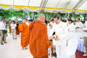มรภ.เทพสตรี ร่วมพิธีทำบุญตักบาตรและฟังบรรยายธรรม โครงการร้อยใจไทย สืบสานราชธรรม ทั้งแผ่นดิน
