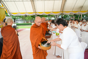 มรภ.เทพสตรี ร่วมพิธีทำบุญตักบาตรและฟังบรรยายธรรม โครงการร้อยใจไทย สืบสานราชธรรม ทั้งแผ่นดิน