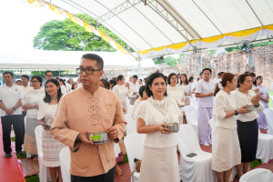มรภ.เทพสตรี ร่วมพิธีทำบุญตักบาตรและฟังบรรยายธรรม โครงการร้อยใจไทย สืบสานราชธรรม ทั้งแผ่นดิน