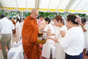มรภ.เทพสตรี ร่วมพิธีทำบุญตักบาตรและฟังบรรยายธรรม โครงการร้อยใจไทย สืบสานราชธรรม ทั้งแผ่นดิน