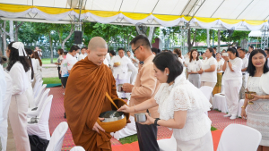 มรภ.เทพสตรี ร่วมพิธีทำบุญตักบาตรและฟังบรรยายธรรม โครงการร้อยใจไทย สืบสานราชธรรม ทั้งแผ่นดิน