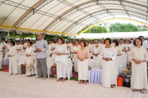 มรภ.เทพสตรี ร่วมพิธีทำบุญตักบาตรและฟังบรรยายธรรม โครงการร้อยใจไทย สืบสานราชธรรม ทั้งแผ่นดิน