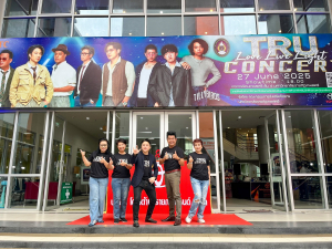 มรภ.เทพสตรี ร่วมกับ คกก.ส่งเสริมกิจการมหาวิทยาลัย จัดคอนเสิร์ต TRU Love Live Light Concert เพื่อระดมทุนการศึกษาช่วยเหลือนักเรียน นักศึกษา มรภ.เทพสตรี