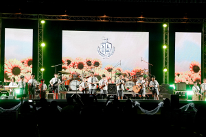 มรภ.เทพสตรี ร่วมกับ คกก.ส่งเสริมกิจการมหาวิทยาลัย จัดคอนเสิร์ต TRU Love Live Light Concert เพื่อระดมทุนการศึกษาช่วยเหลือนักเรียน นักศึกษา มรภ.เทพสตรี