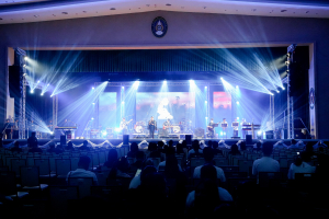 มรภ.เทพสตรี ร่วมกับ คกก.ส่งเสริมกิจการมหาวิทยาลัย จัดคอนเสิร์ต TRU Love Live Light Concert เพื่อระดมทุนการศึกษาช่วยเหลือนักเรียน นักศึกษา มรภ.เทพสตรี