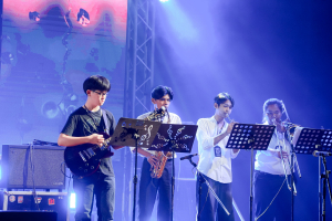 มรภ.เทพสตรี ร่วมกับ คกก.ส่งเสริมกิจการมหาวิทยาลัย จัดคอนเสิร์ต TRU Love Live Light Concert เพื่อระดมทุนการศึกษาช่วยเหลือนักเรียน นักศึกษา มรภ.เทพสตรี
