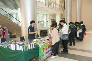 สำนักวิทยบริการฯ จัดงานออกร้านจำหน่ายหนังสือ