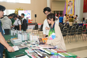 สำนักวิทยบริการฯ จัดงานออกร้านจำหน่ายหนังสือ