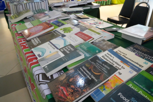 สำนักวิทยบริการฯ จัดงานออกร้านจำหน่ายหนังสือ
