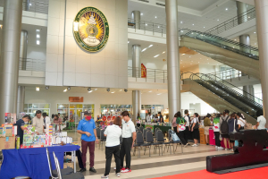 สำนักวิทยบริการฯ จัดงานออกร้านจำหน่ายหนังสือ