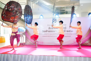 สำนักศิลปะและวัฒนธรรม จัดงานสืบสานงานประเพณีเข้าพรรษา ถวายผ้าอาบน้ำฝนและเทียนพรรษา ปี พ.ศ. 2568