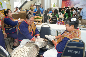 สำนักศิลปะและวัฒนธรรม จัดงานสืบสานงานประเพณีเข้าพรรษา ถวายผ้าอาบน้ำฝนและเทียนพรรษา ปี พ.ศ. 2568