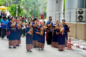 สำนักศิลปะและวัฒนธรรม จัดงานสืบสานงานประเพณีเข้าพรรษา ถวายผ้าอาบน้ำฝนและเทียนพรรษา ปี พ.ศ. 2568