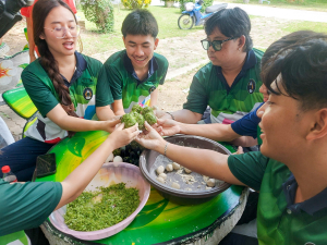 อธิการบดี นำทีมผู้บริหาร มรภ.เทพสตรี ลงพื้นที่ให้กำลังใจนักศึกษา ชั้นปีที่ 1 ที่เข้าร่วมโครงการส่งเสริมการเรียนรู้เกษตรทฤษฎีใหม่เพื่อการส่งเสริมอาชีพ สำหรับนักศึกษา มรภ.เทพสตรี