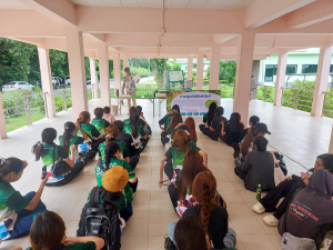 อธิการบดี นำทีมผู้บริหาร มรภ.เทพสตรี ลงพื้นที่ให้กำลังใจนักศึกษา ชั้นปีที่ 1 ที่เข้าร่วมโครงการส่งเสริมการเรียนรู้เกษตรทฤษฎีใหม่เพื่อการส่งเสริมอาชีพ สำหรับนักศึกษา มรภ.เทพสตรี
