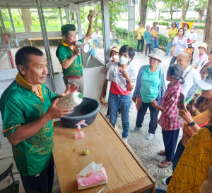 ศูนย์ส่งเสริมการเรียนรู้ระดับอำเภอโพธิ์ทอง นำประชาชนเข้าศึกษาดูงานและร่วมทำกิจกรรมฐานการเรียนรู้ด้านเกษตรกรรมของศูนย์ส่งเสริมการจัดการศึกษาตามพระบรมราโชบาย มรภ.เทพสตรี