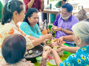ศูนย์ส่งเสริมการเรียนรู้ระดับอำเภอโพธิ์ทอง นำประชาชนเข้าศึกษาดูงานและร่วมทำกิจกรรมฐานการเรียนรู้ด้านเกษตรกรรมของศูนย์ส่งเสริมการจัดการศึกษาตามพระบรมราโชบาย มรภ.เทพสตรี