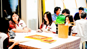 สำนักศิลปะและวัฒนธรรม จัดอบรมการพัฒนาของที่ระลึกงานหล่อเรซิ่นนูนต่ำปัดทอง จ.ลพบุรี