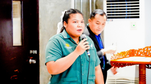 สำนักศิลปะและวัฒนธรรม จัดอบรมการพัฒนาของที่ระลึกงานหล่อเรซิ่นนูนต่ำปัดทอง จ.ลพบุรี