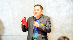 สำนักศิลปะและวัฒนธรรม จัดอบรมการพัฒนาของที่ระลึกงานหล่อเรซิ่นนูนต่ำปัดทอง จ.ลพบุรี