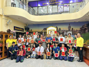 สำนักศิลปะและวัฒนธรรม จัดอบรมการพัฒนาของที่ระลึกงานหล่อเรซิ่นนูนต่ำปัดทอง จ.ลพบุรี
