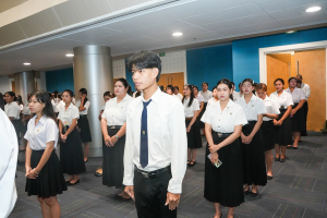 อธิการบดี มรภ.เทพสตรี พร้อมคณะผู้บริหาร คณาจารย์ บุคลากร นักเรียน และนักศึกษา จัดพิธีถวายพระพรชัยมงคล พระบาทสมเด็จพระเจ้าอยู่หัว