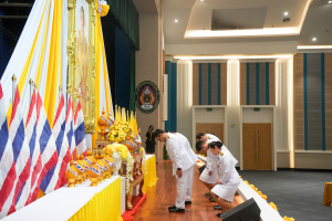 อธิการบดี มรภ.เทพสตรี พร้อมคณะผู้บริหาร คณาจารย์ บุคลากร นักเรียน และนักศึกษา จัดพิธีถวายพระพรชัยมงคล พระบาทสมเด็จพระเจ้าอยู่หัว