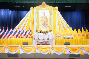 อธิการบดี มรภ.เทพสตรี พร้อมคณะผู้บริหาร คณาจารย์ บุคลากร นักเรียน และนักศึกษา จัดพิธีถวายพระพรชัยมงคล พระบาทสมเด็จพระเจ้าอยู่หัว