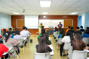 คณะวิทยาการจัดการ จัดอบรมให้ความรู้แก่นักศึกษาและศิษย์เก่า Reskill
