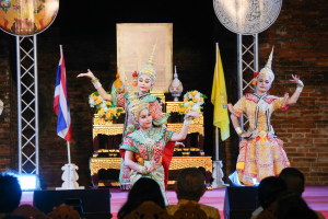 มรภ.เทพสตรี ร่วมกิจกรรมเทิดทูนสถาบัน สร้างสรรค์วิถีไทย ร่วมใจเข้าวังฟังธรรม ครั้งที่ 4 เนื่องในโอกาสวันเฉลิมพระชนมพรรษา พระบาทสมเด็จพระเจ้าอยู่หัว