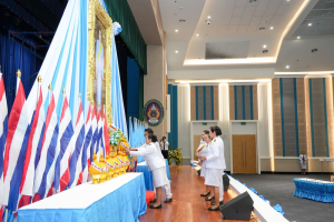 อธิการบดี มรภ.เทพสตรี นำคณะผู้บริหาร คณาจารย์ บุคลากร นักเรียน และนักศึกษา ร่วมพิธีถวายพระพรชัยมงคล สมเด็จพระนางเจ้าสิริกิติ์ พระบรมราชินีนาถ พระบรมราชชนนีพันปีหลวง